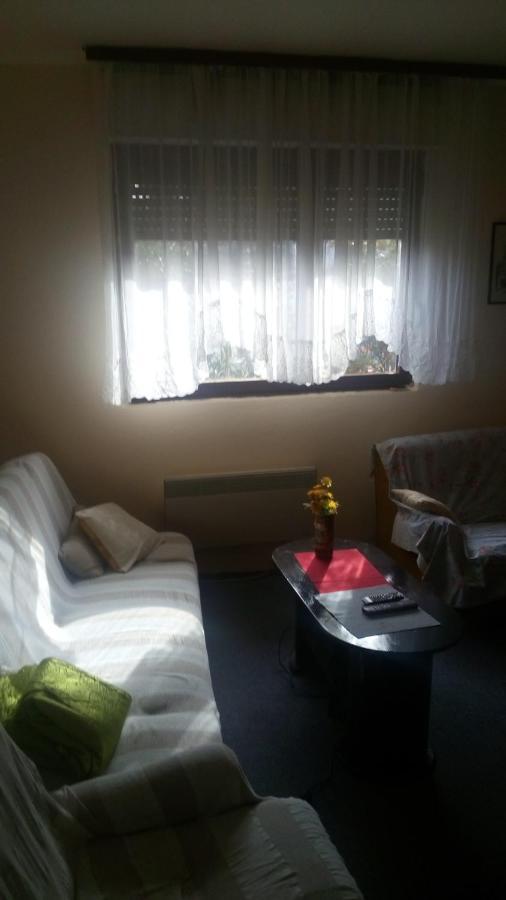 Вилла Pero Apartman Сукошан Экстерьер фото